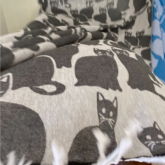 Cat’s Meow Wrap Towel Black + White Loom Weave Organic Cotton Hand Tied Tassels - Picture 9 of 15